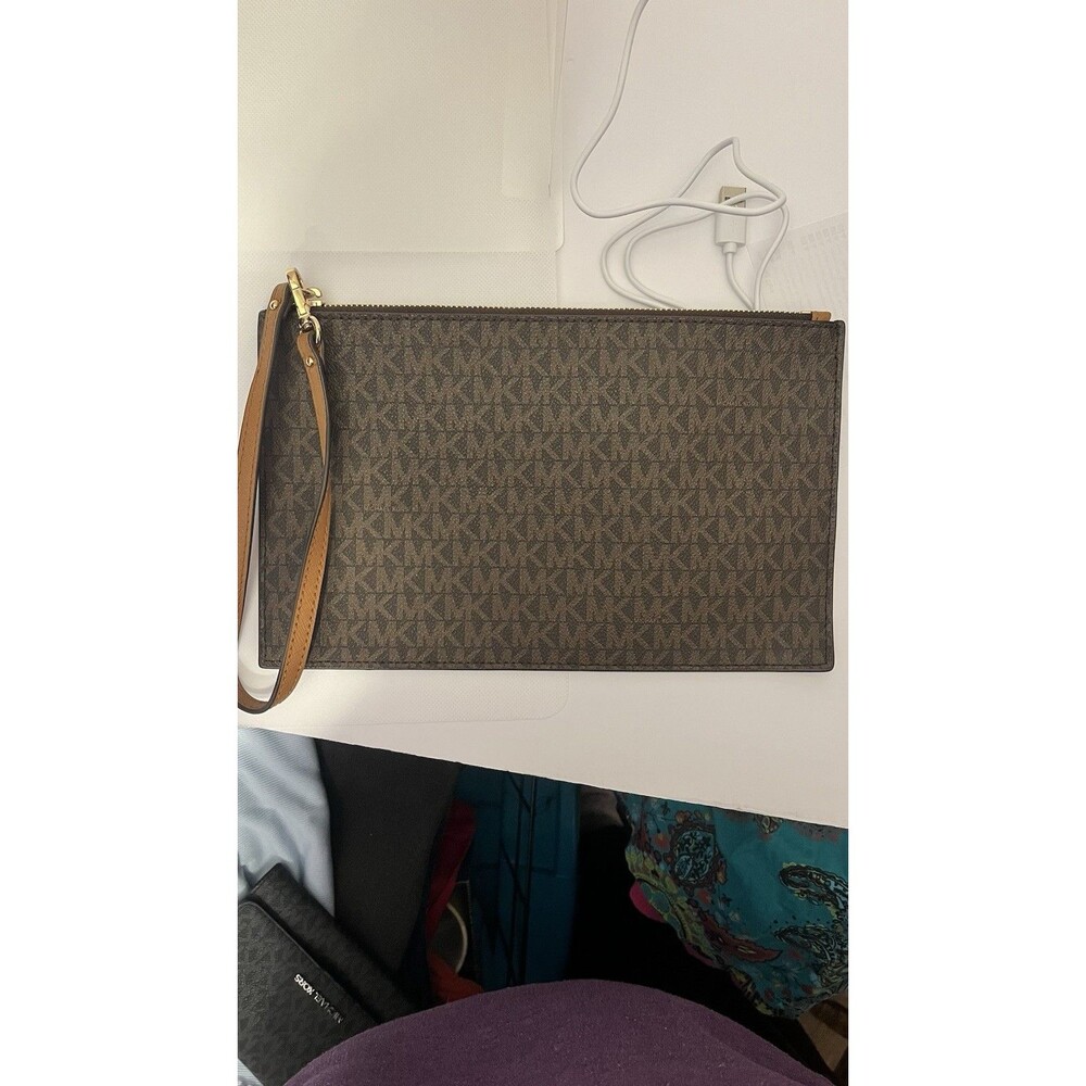 Michael Kors Envelope Wristlet EUC